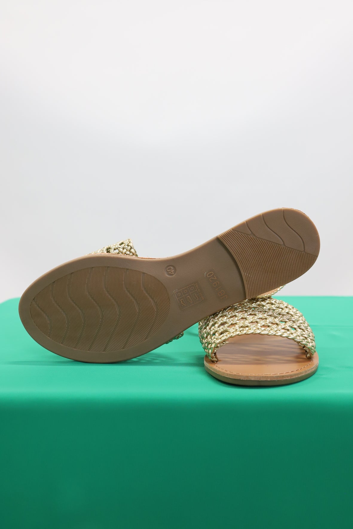 Sandales dorées Chicmuse Taille 40