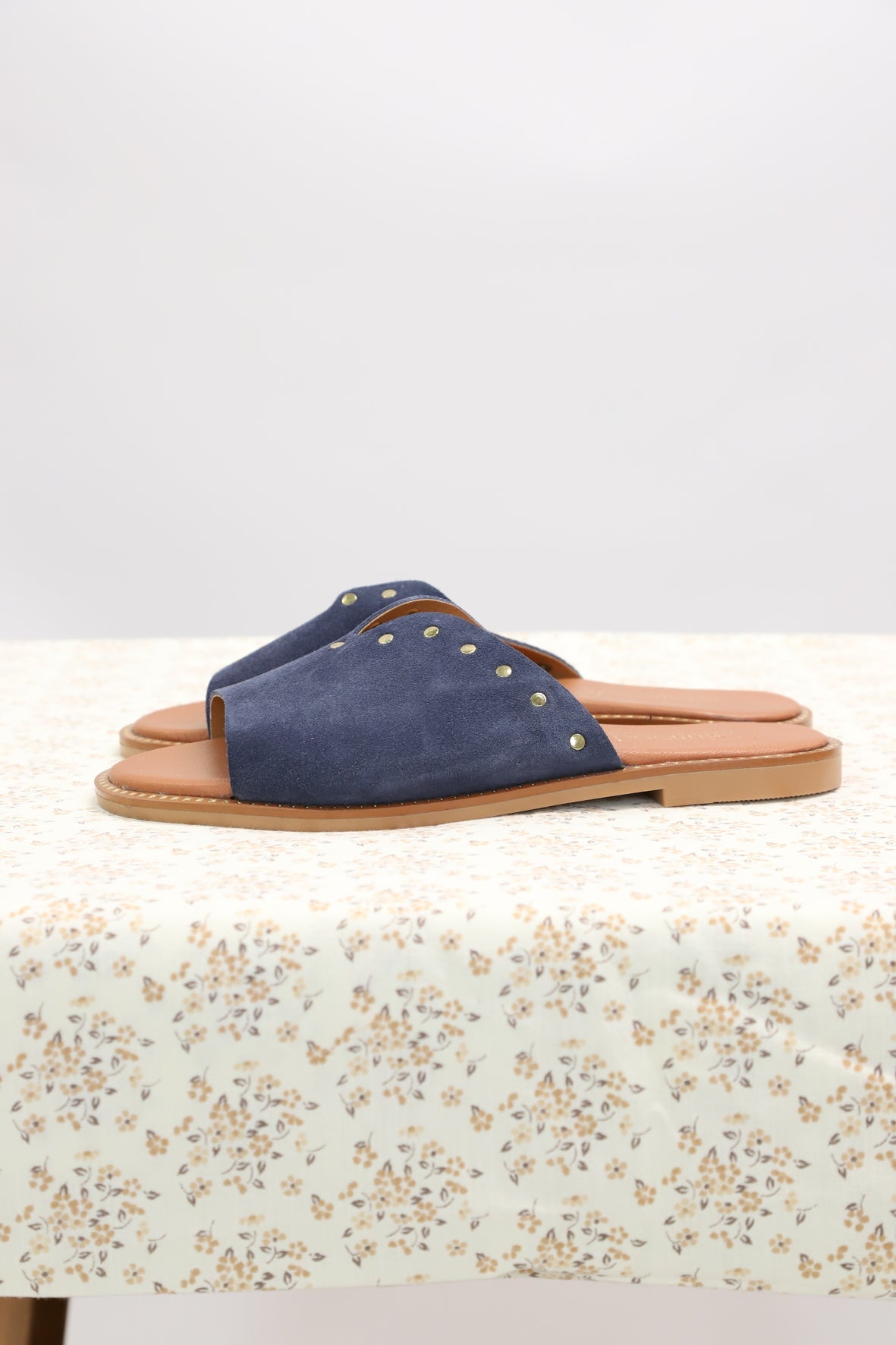 Mules plates avec clous bleu marine, Gilrhood - Tailles 39 et 41