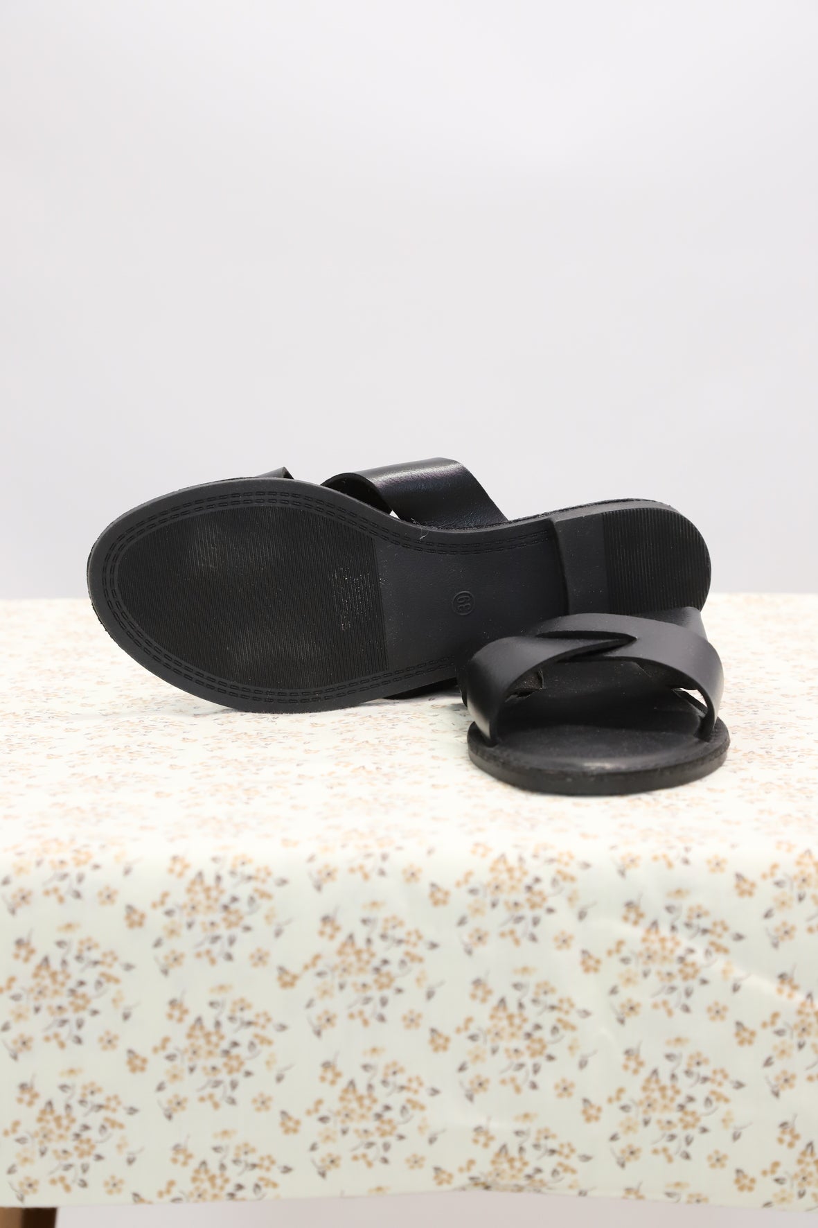 Mules plates noires C'M Tailles 37 et 39 - NEUF