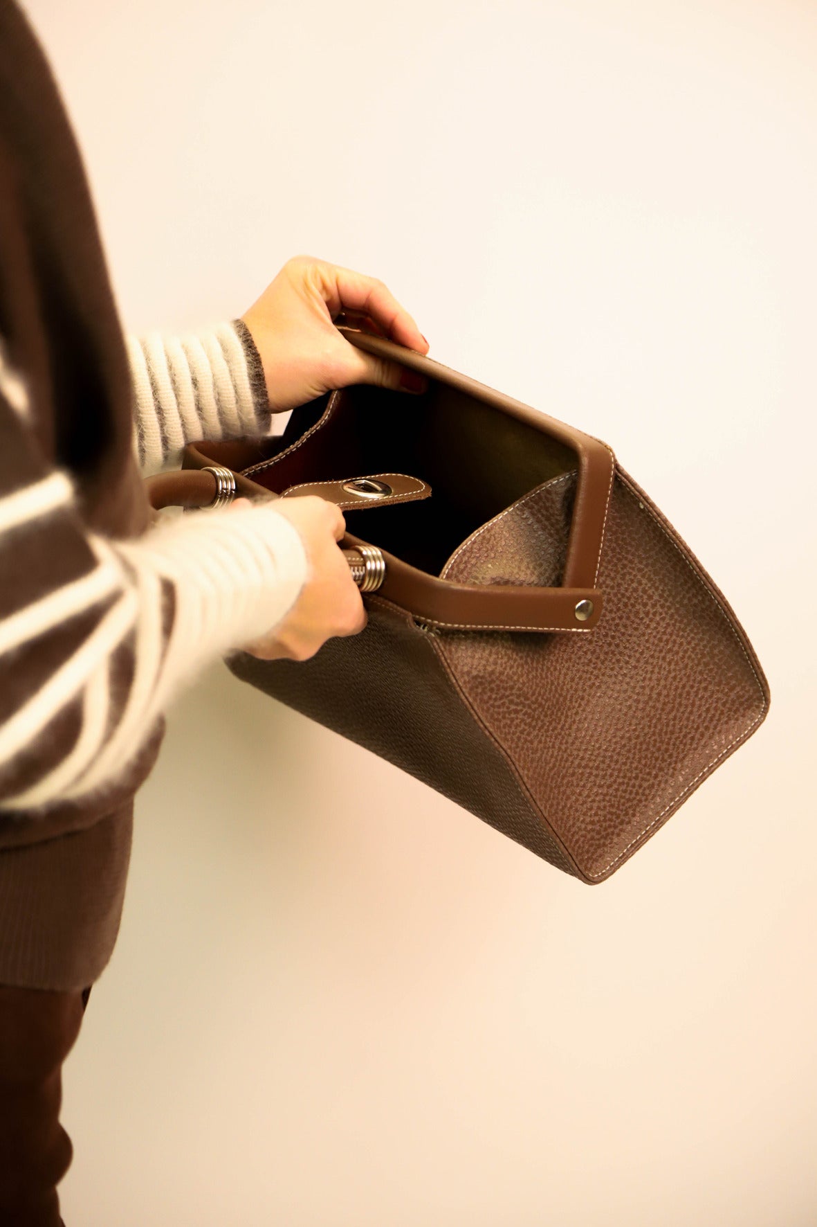 Sac à main marron en cuir Paquetage Paris