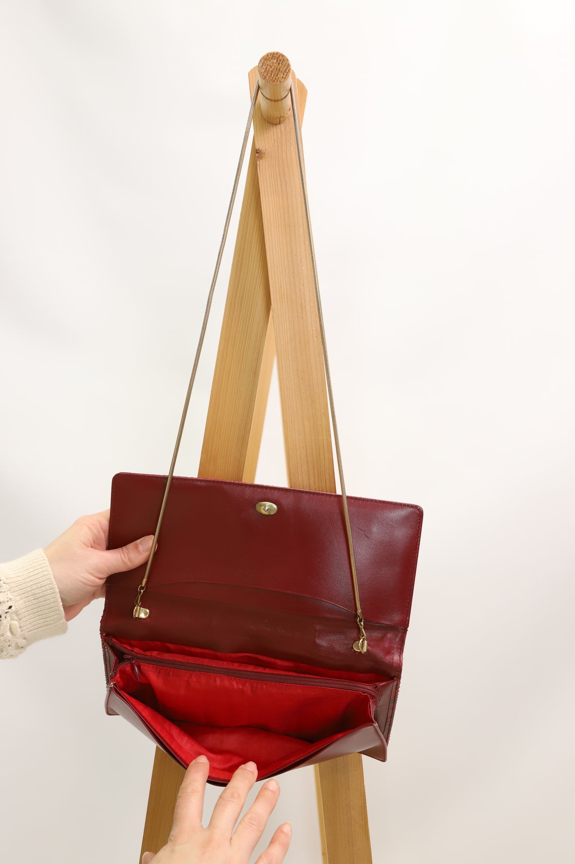 Sac à main baguette rouge bordeaux effet serpent