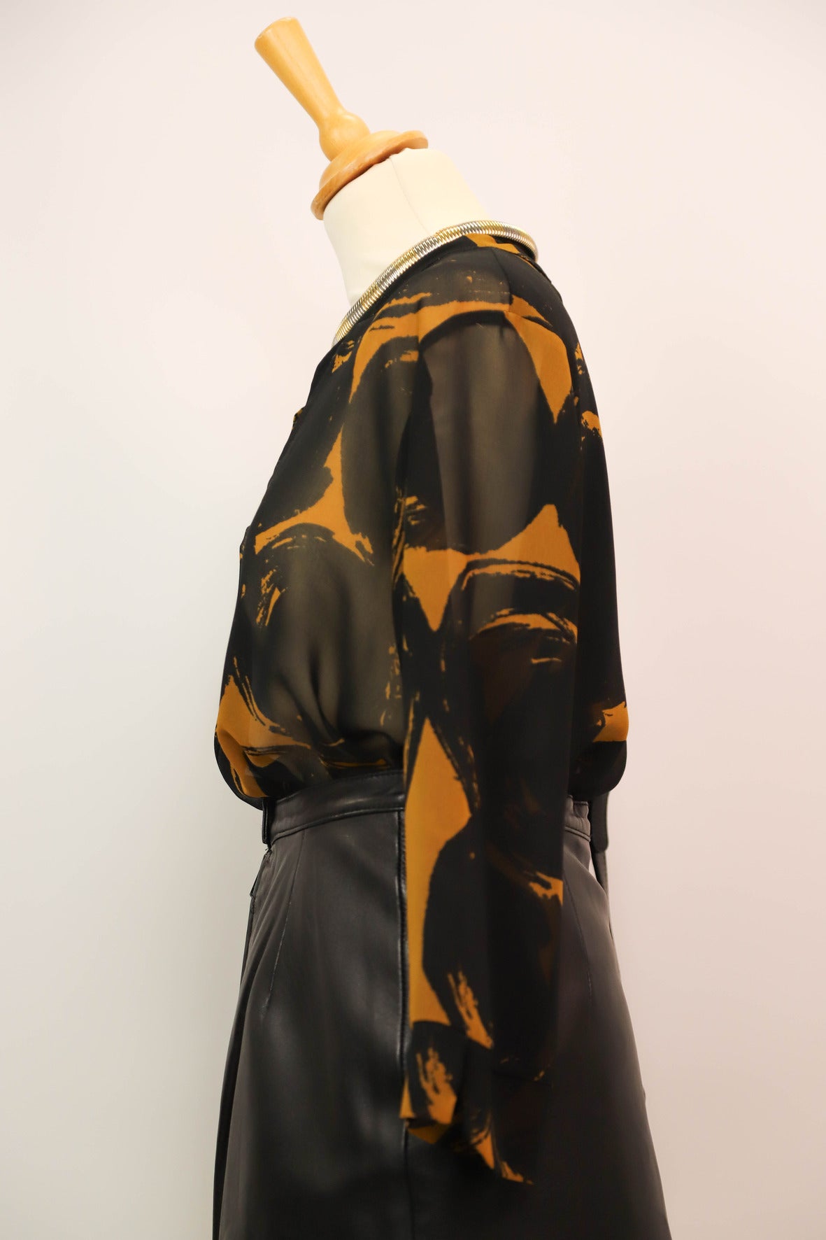 Chemisier col V noir La fée maraboutée Taille L
