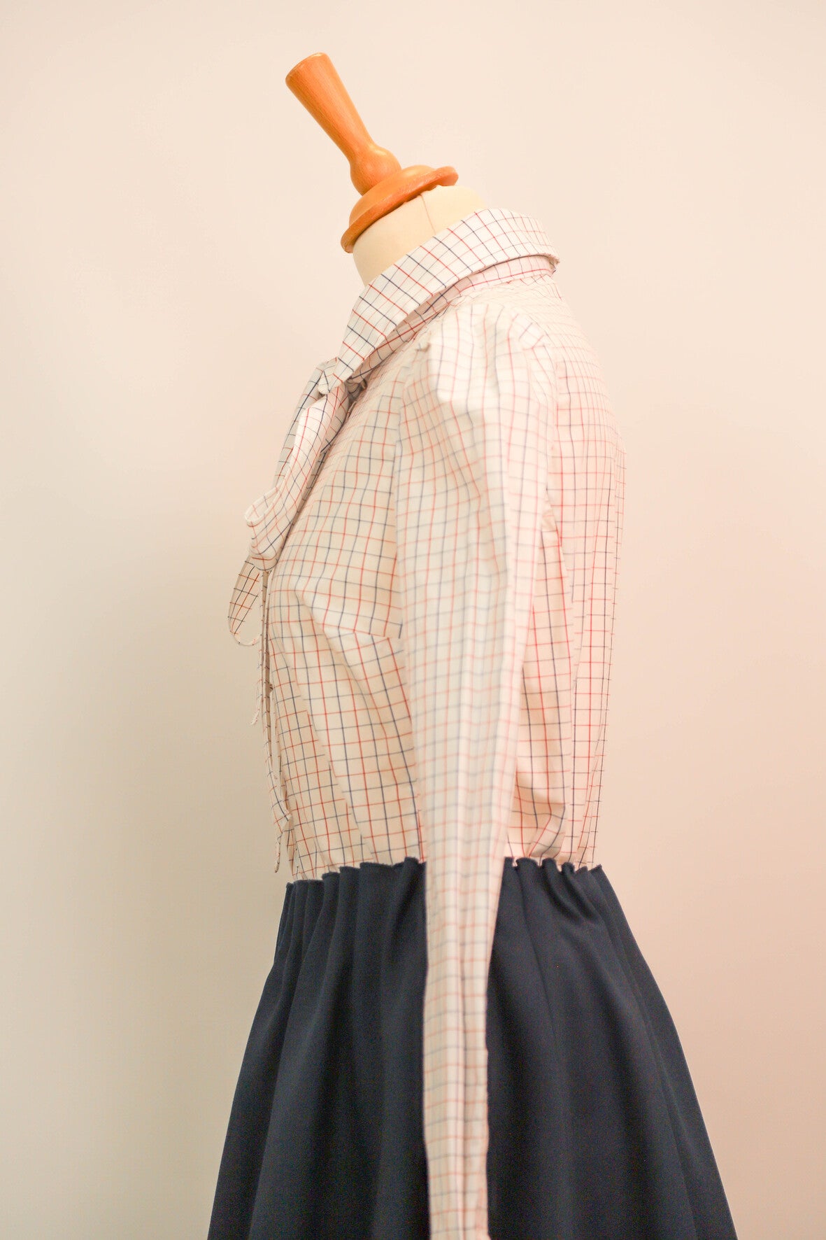Chemise blanche à carreaux bleus et rouges, ruban au col, Claudie Pierlot, Taille M