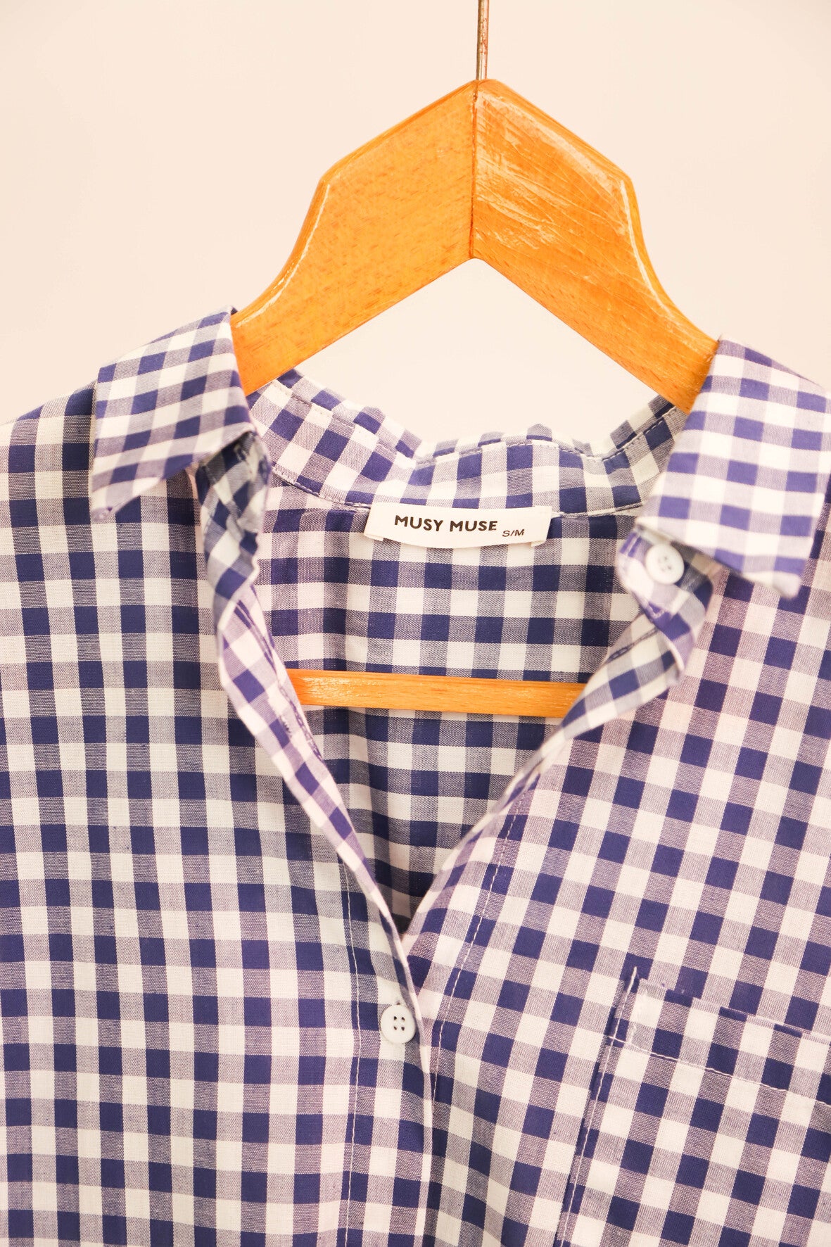 Chemise bleue vichy avec poche à la poitrine, poignées avec petits volants et élastiques Musy Muse Taille M