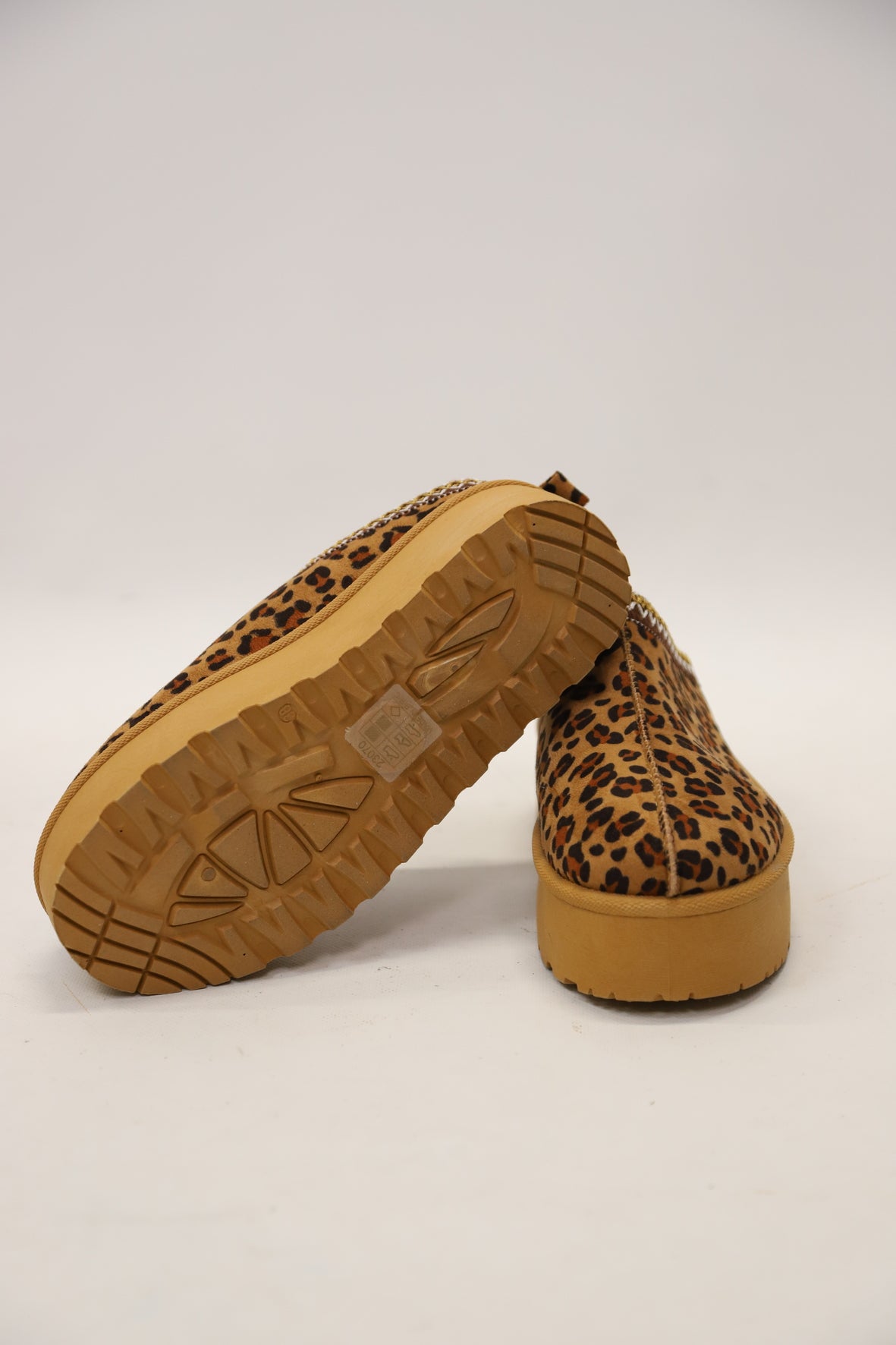 Chaussures Léopard Taille 38 - 41 - NEUF