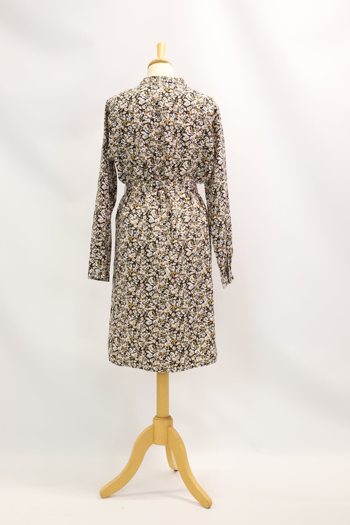 Robe noire, jaune, rose pale Vero Moda Taille L