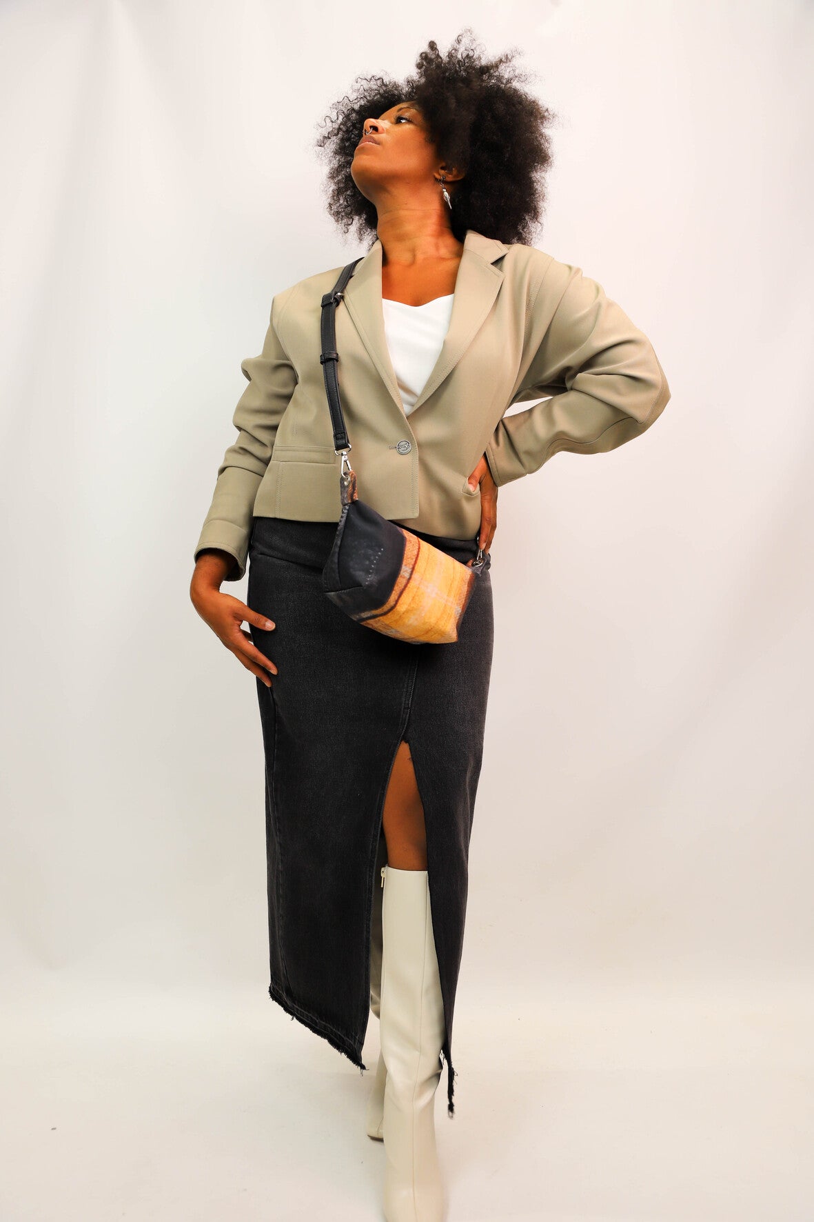 Sac pochette en bâche de vitrine upcyclée carreaux et noire, Fringuette La Ligne