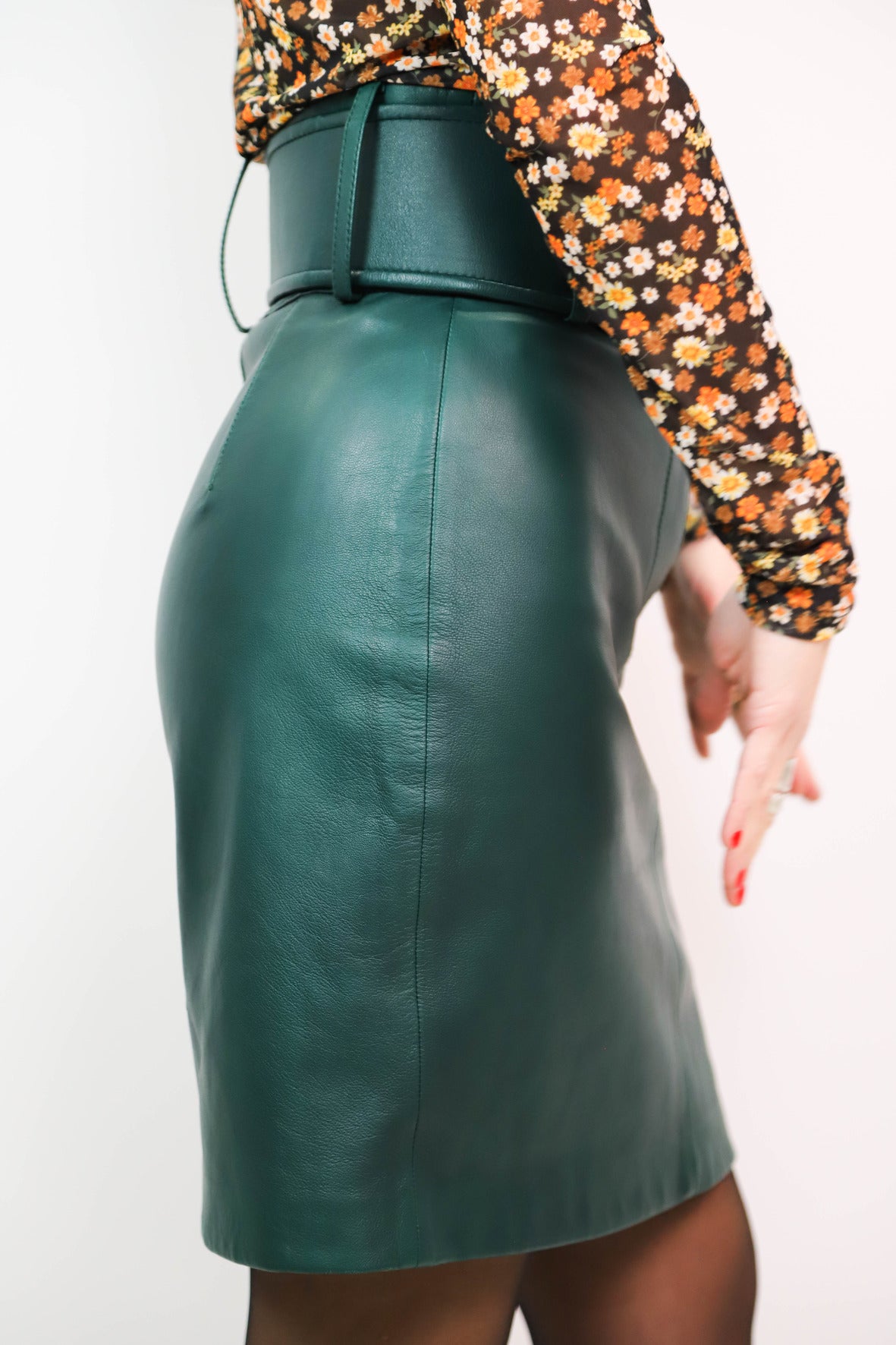 Jupe verte en cuir Uterque Taille S