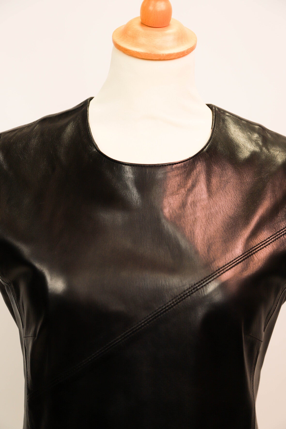 Robe noire en cuir, sans manches, Votre Nom, Taille L/40