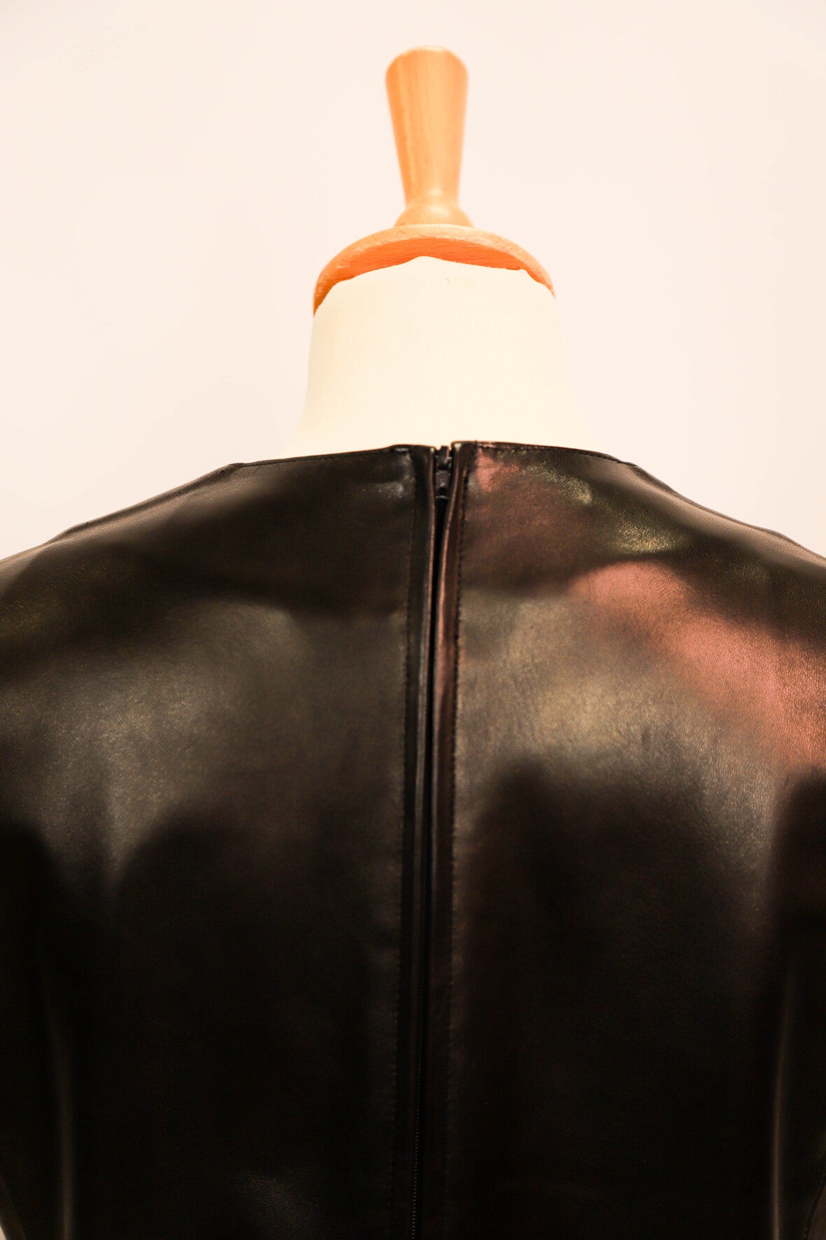 Robe noire en cuir, sans manches, Votre Nom, Taille L/40