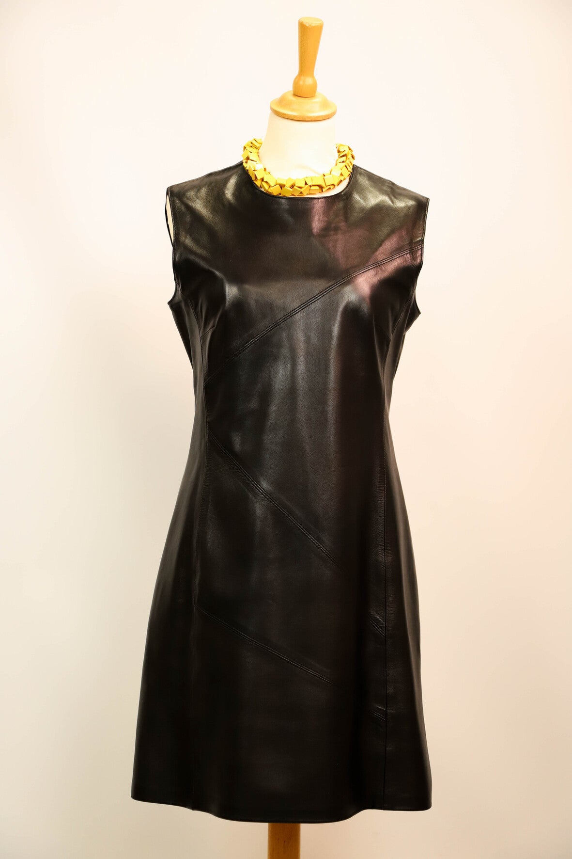 Robe noire en cuir, sans manches, Votre Nom, Taille L/40