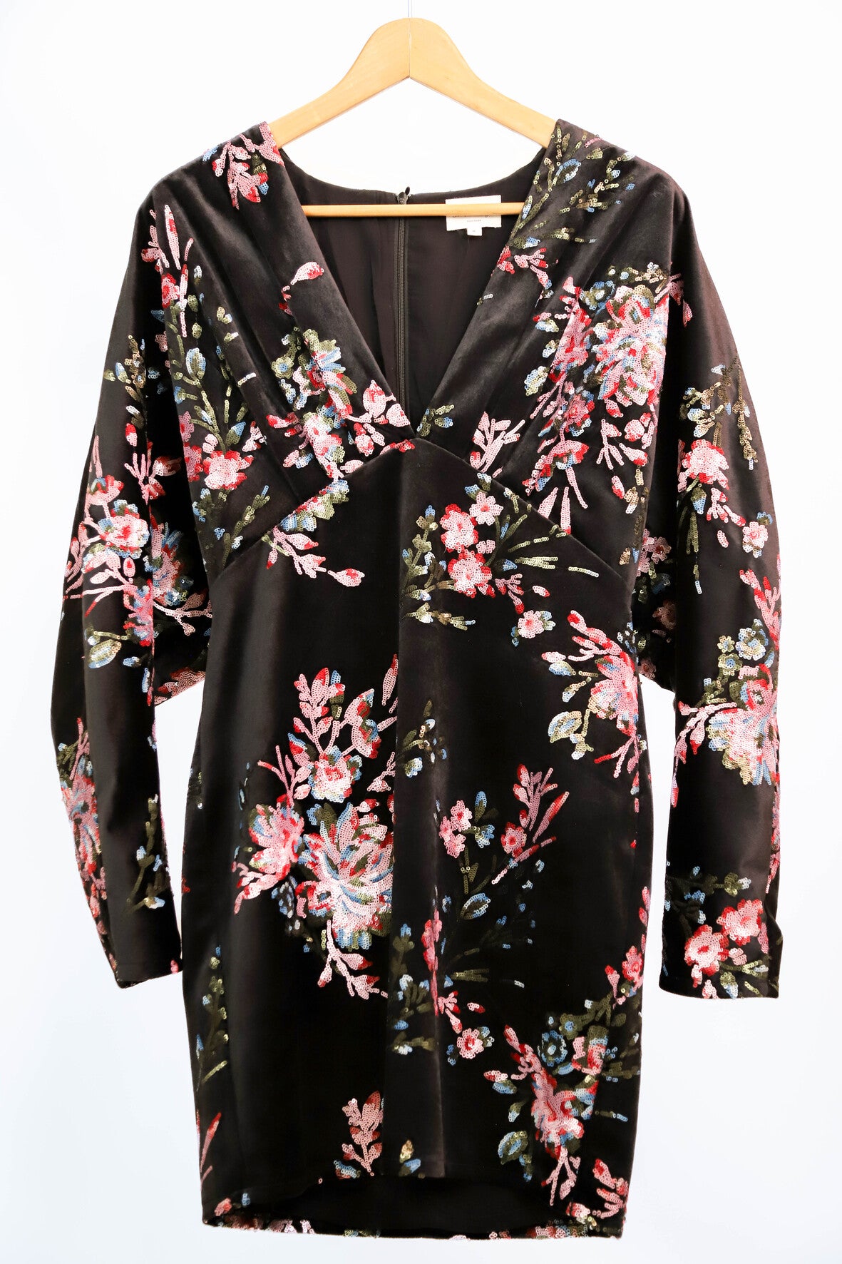 Robe noire en velours et motifs japonisant en sequin Stella et Suzie Taille M