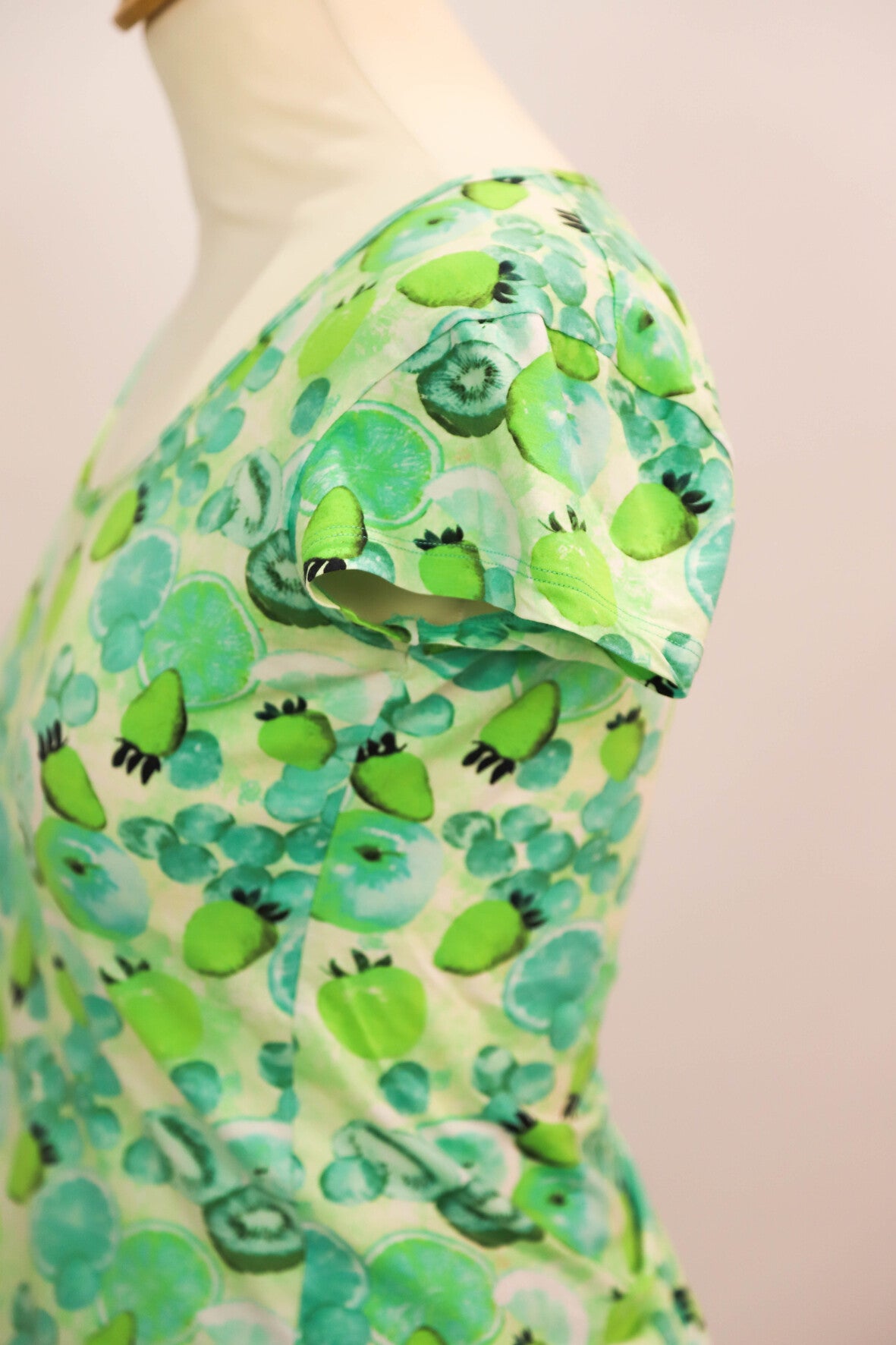 Tee shirt vert à motifs fruits John Galliano Taille S