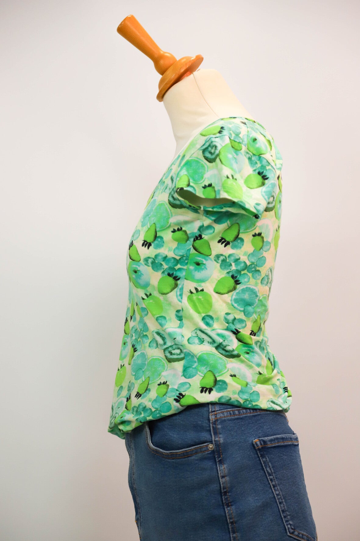 Tee shirt vert à motifs fruits John Galliano Taille S