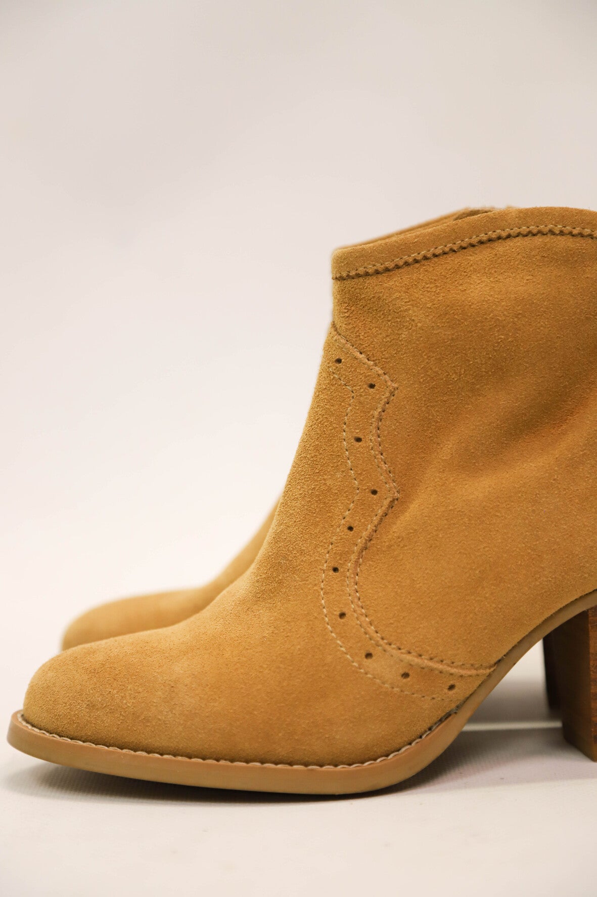 Botinnes en daim beige IKKS Taille 36