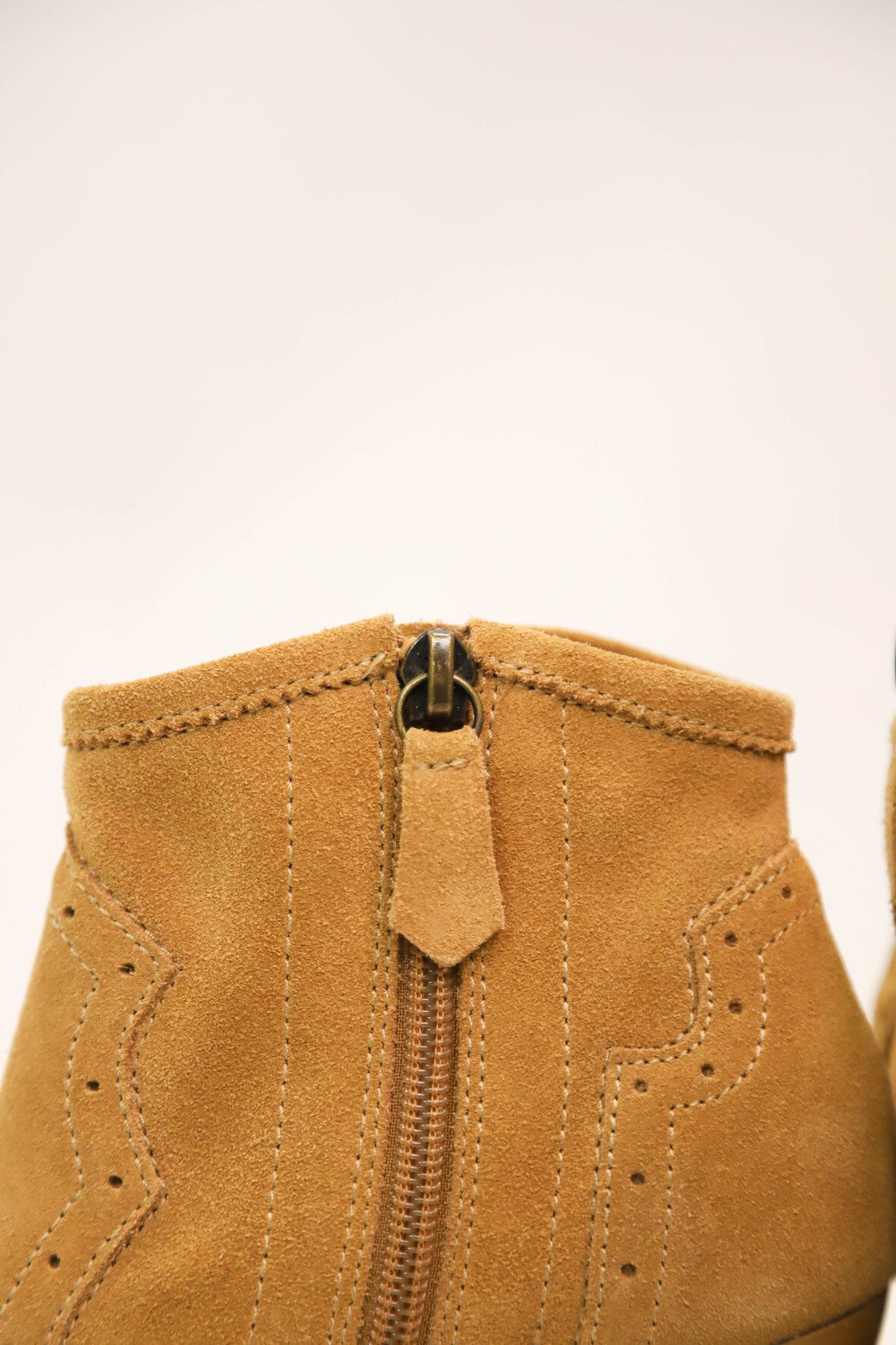 Botinnes en daim beige IKKS Taille 36