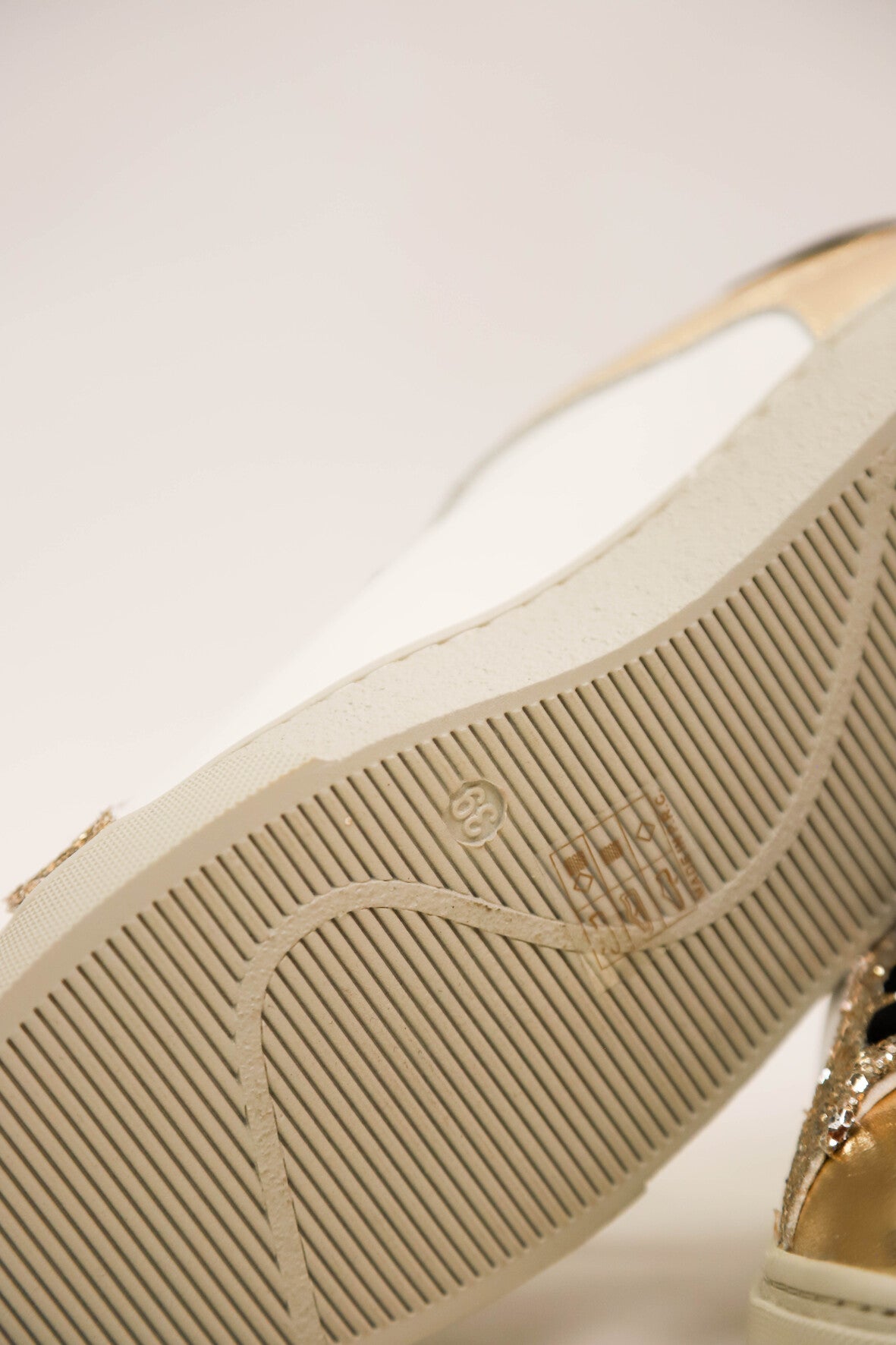 Baskets blanches et dorées Findlay Taille 39 - NEUF
