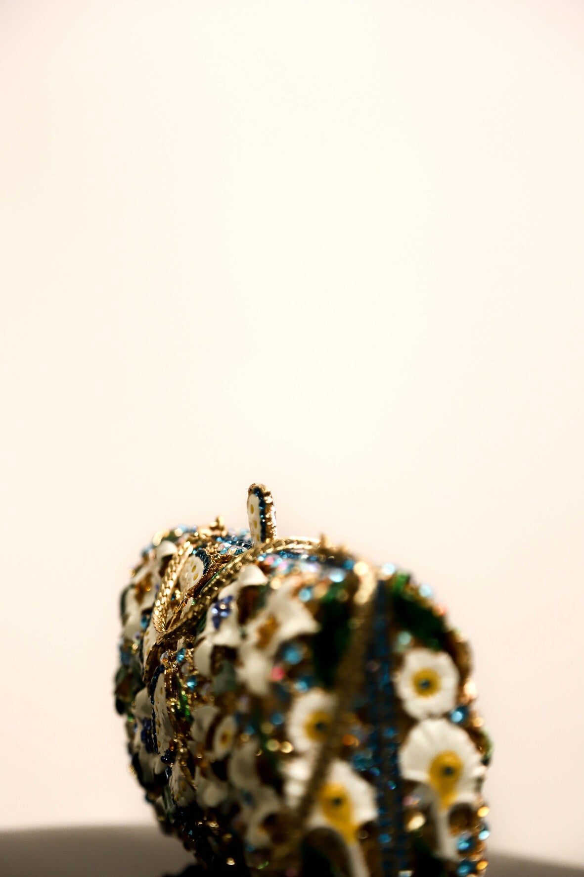 Sac doré motif floral