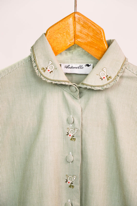 Chemise verte à fines rayures et broderies sur col rond Antonelle Taille S