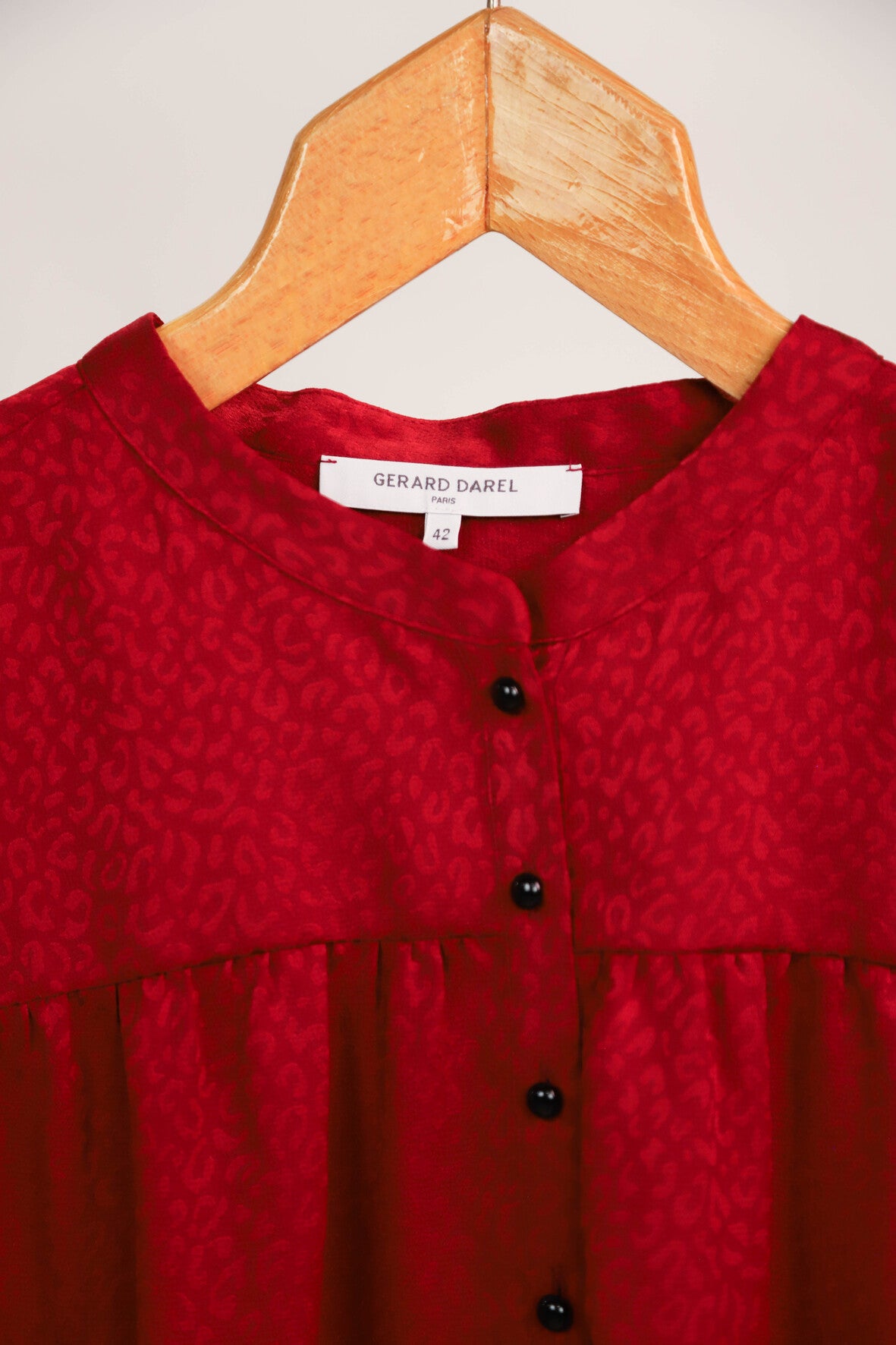 Blouse rouge avec légers motifs léopard Gérad DAREL Taille XL