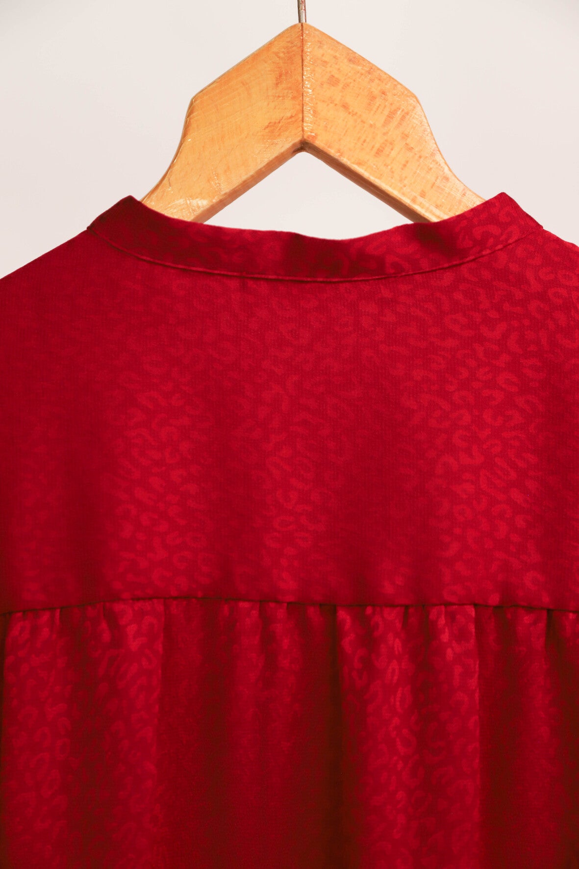 Blouse rouge avec légers motifs léopard Gérad DAREL Taille XL