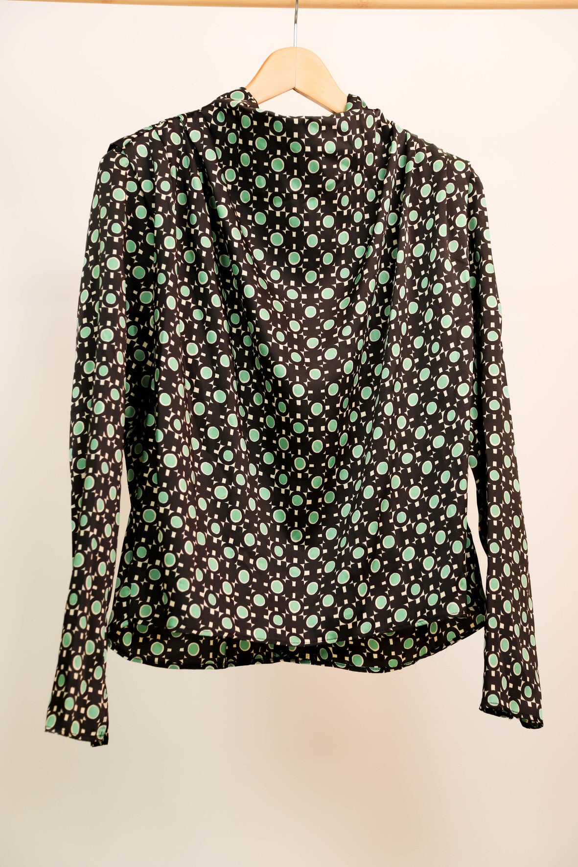 Blouse noire et verte Zara Taille M
