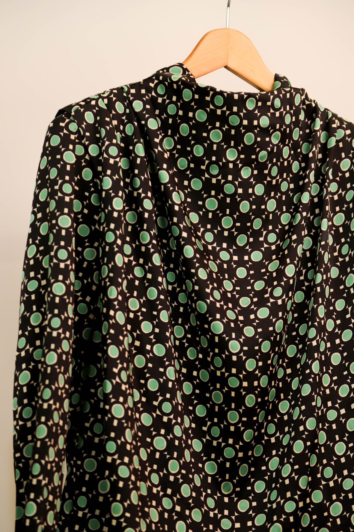 Blouse noire et verte Zara Taille M