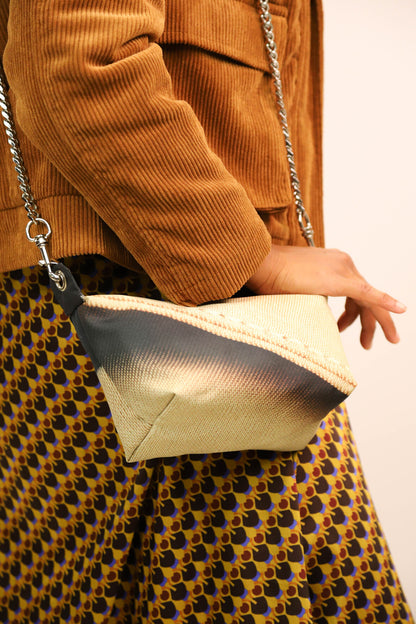 Sac pochette en bâche de vitrine upcyclée beige, Fringuette La Ligne