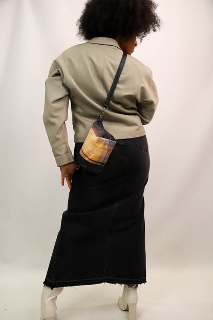 Sac pochette en bâche de vitrine upcyclée carreaux et noire, Fringuette La Ligne