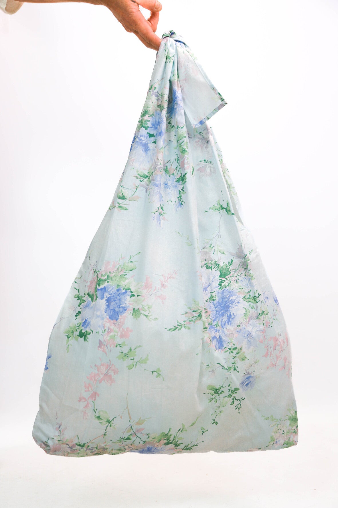 Cabas oversize fleuri bleu et vert Fringuette La Ligne
