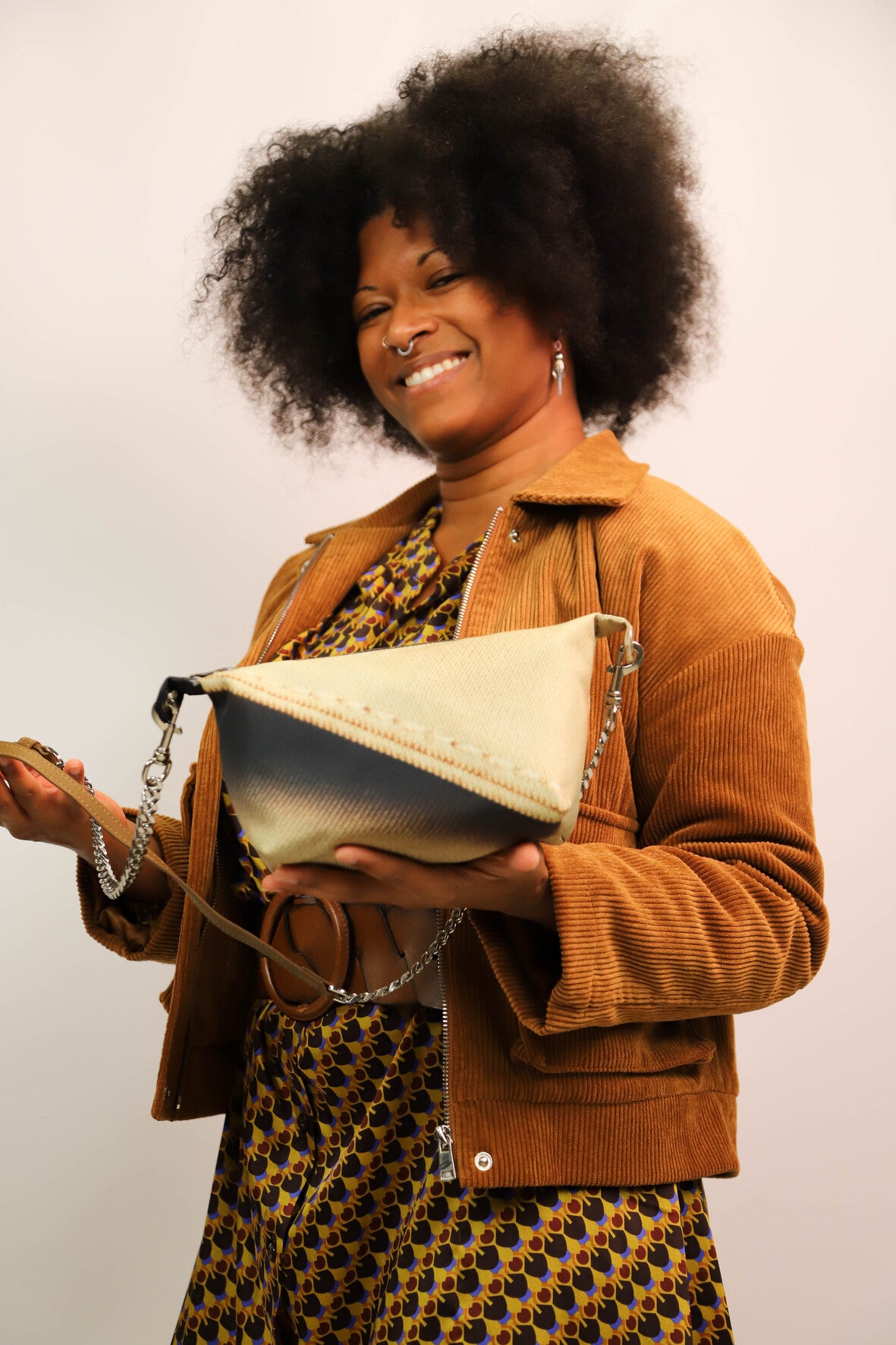 Sac pochette en bâche de vitrine upcyclée beige, Fringuette La Ligne