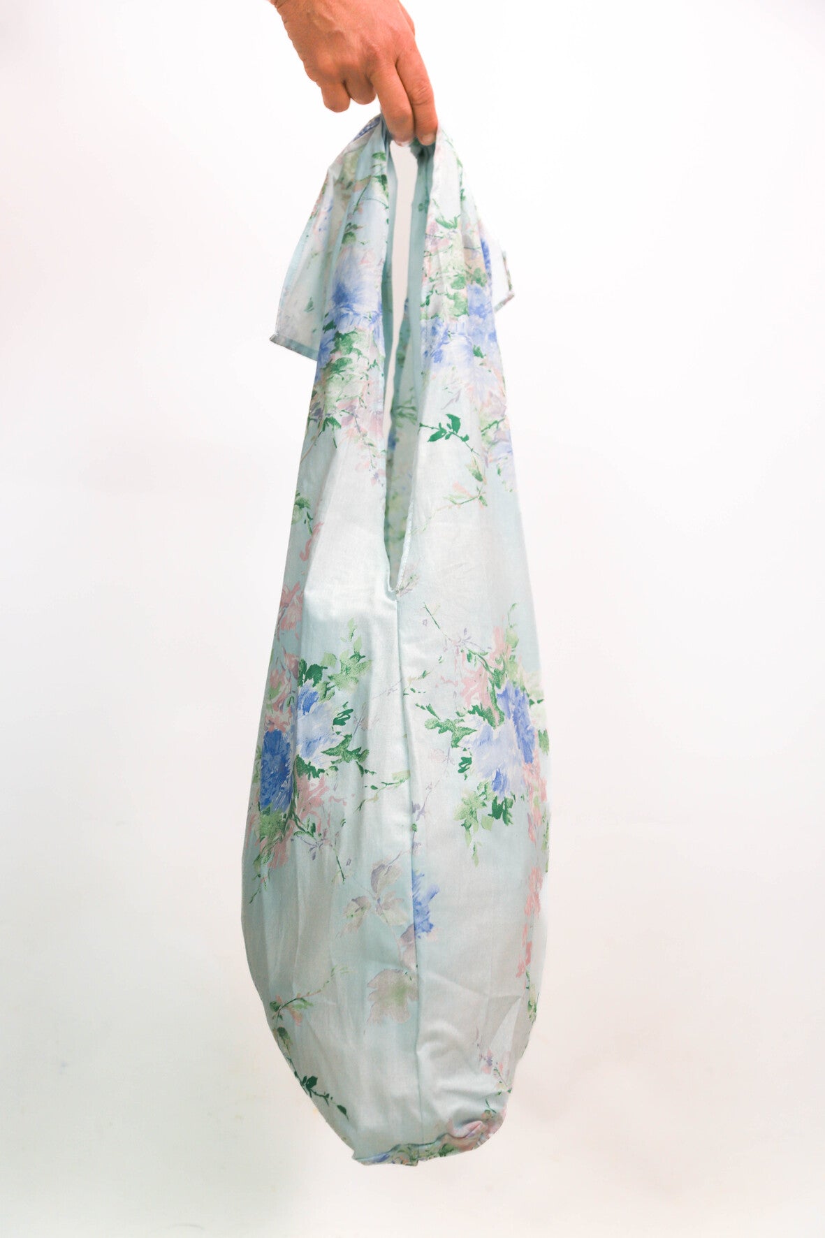 Cabas oversize fleuri bleu et vert Fringuette La Ligne