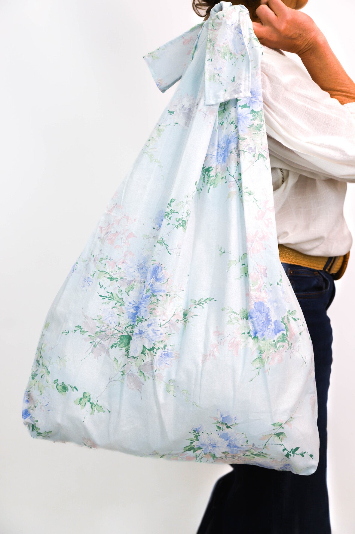 Cabas oversize fleuri bleu et vert Fringuette La Ligne