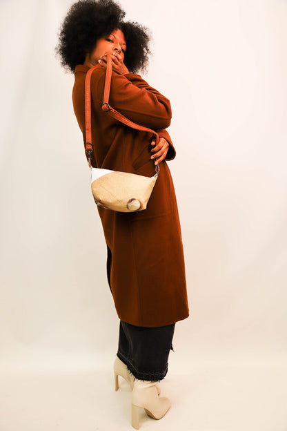 Sac pochette en bâche de vitrine upcyclée marron, Fringuette La Ligne