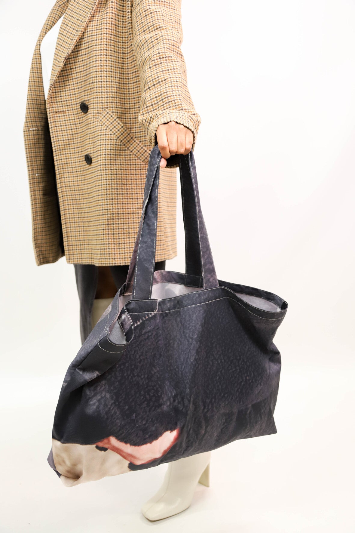 Cabas en bâche de vitrine upcyclée noire, Fringuette La Ligne