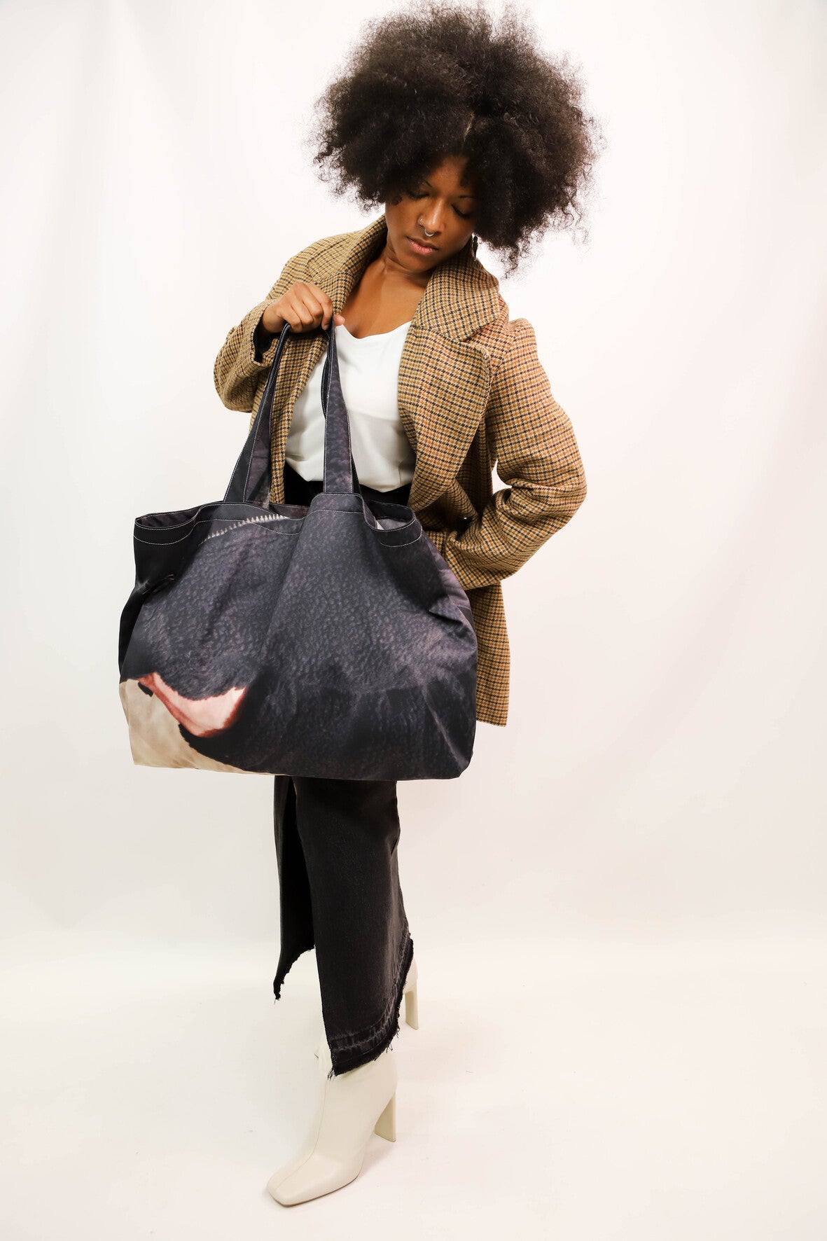 Cabas en bâche de vitrine upcyclée noire, Fringuette La Ligne