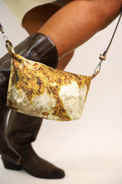 Sac pochette en bâche de vitrine upcyclée jaune, Fringuette La Ligne