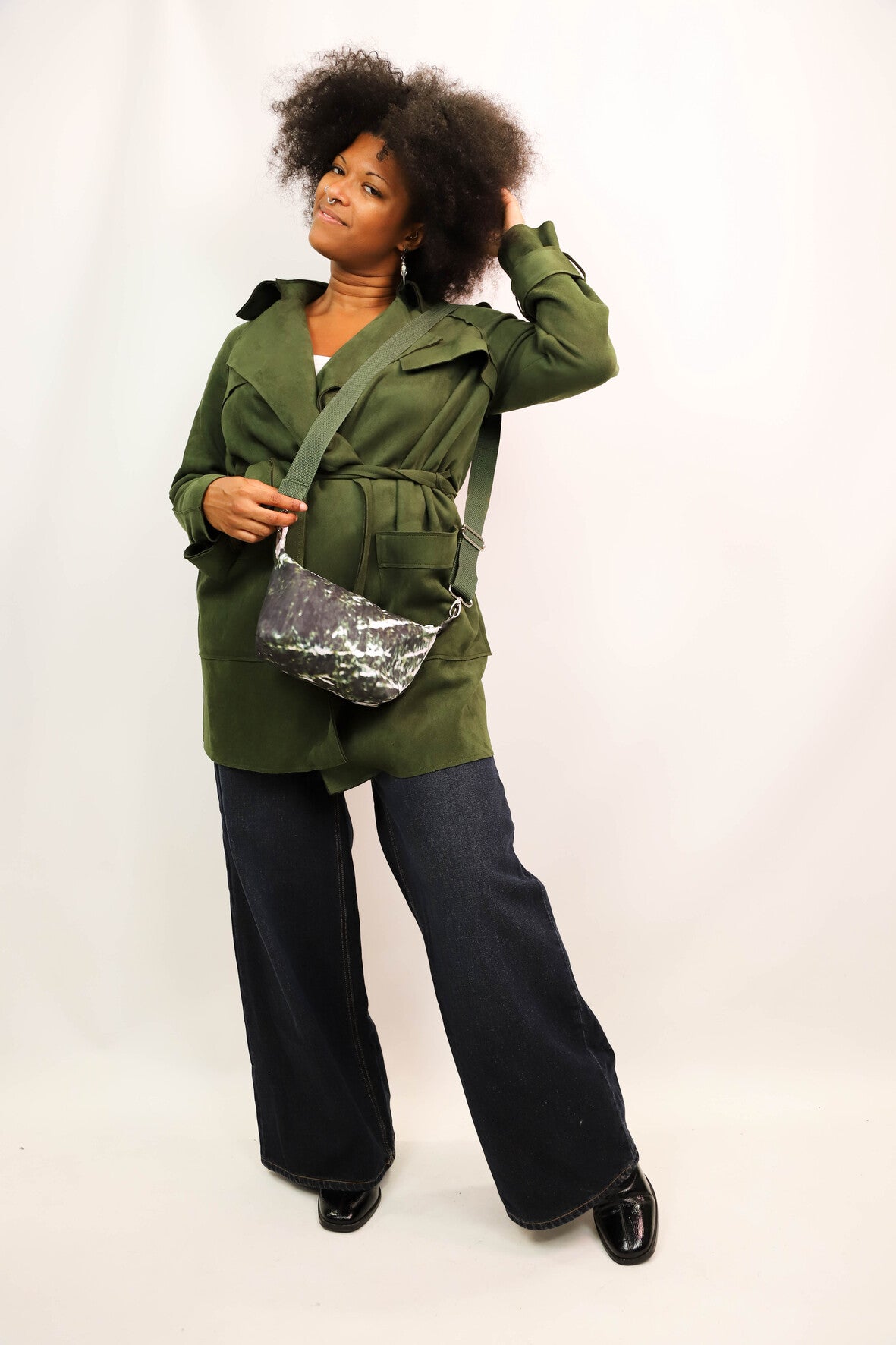 Sac pochette en bâche de vitrine upcyclée verte, Fringuette La Ligne