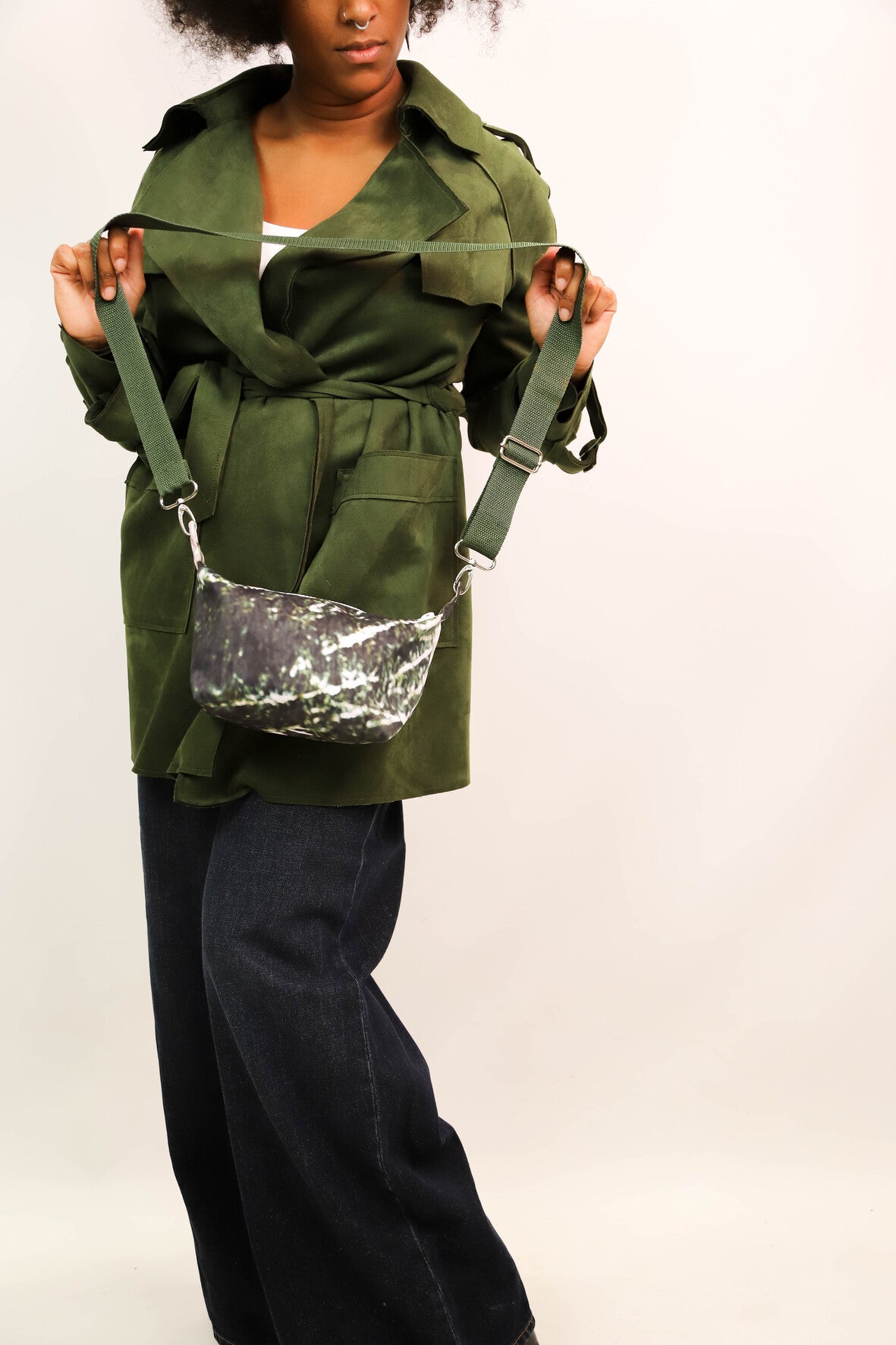 Sac pochette en bâche de vitrine upcyclée verte, Fringuette La Ligne