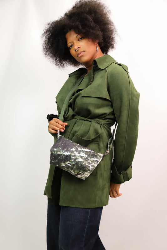 Sac pochette en bâche de vitrine upcyclée verte, Fringuette La Ligne