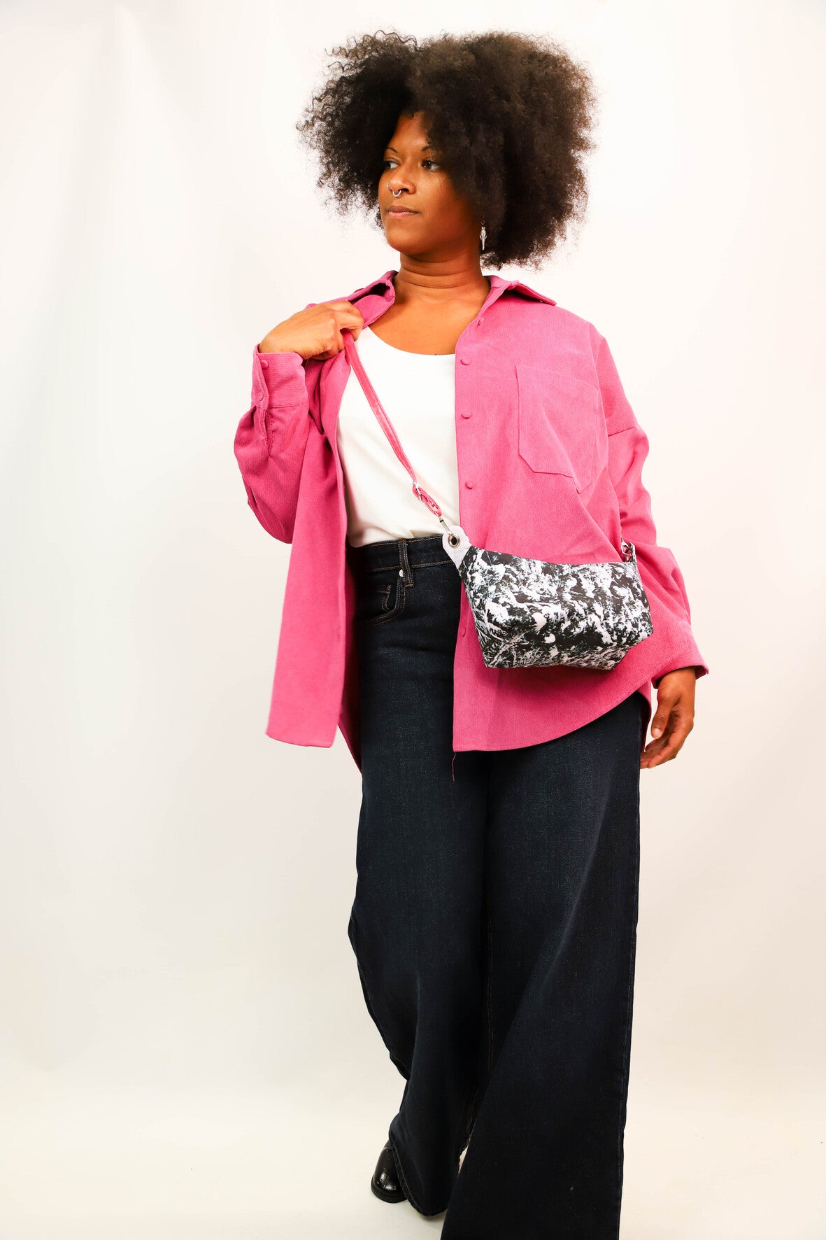 Sac pochette en bâche de vitrine upcyclée multicolore, Fringuette La Ligne