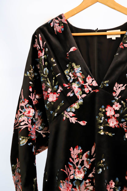 Robe noire en velours et motifs japonisant en sequin Stella et Suzie Taille M