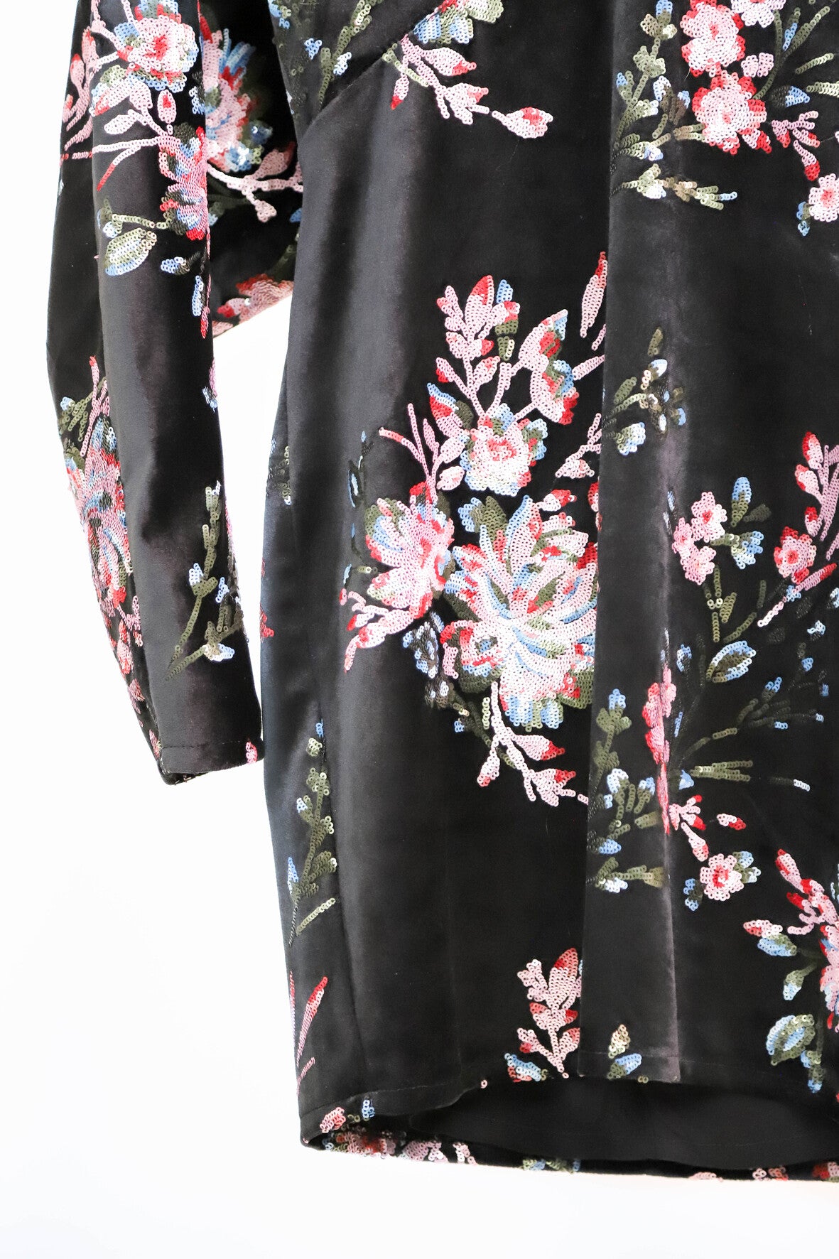 Robe noire en velours et motifs japonisant en sequin Stella et Suzie Taille M