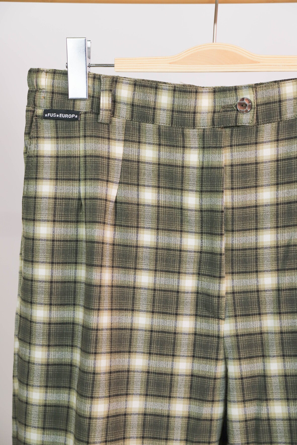 Pantalon vert à carreaux taille élastique sur les côtés Fus Europ Taille 42