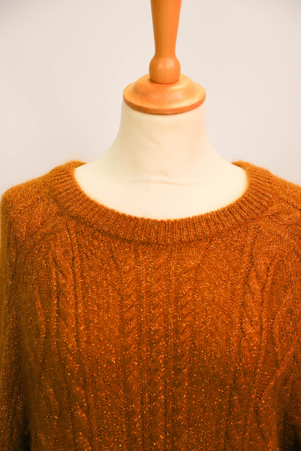 Pull jaune doré à col rond, maille torsadée fils dorés DPH Taille L