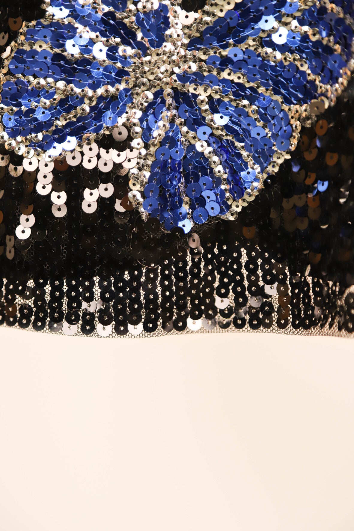 Haut à sequins noir et bleu Miss Line Taille M