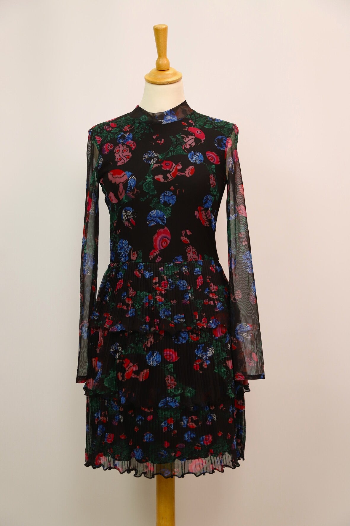 Robe desigual taille 40 mais convient plutôt à un 38 Robe desigual taille 40 mais convient plutôt à un 38