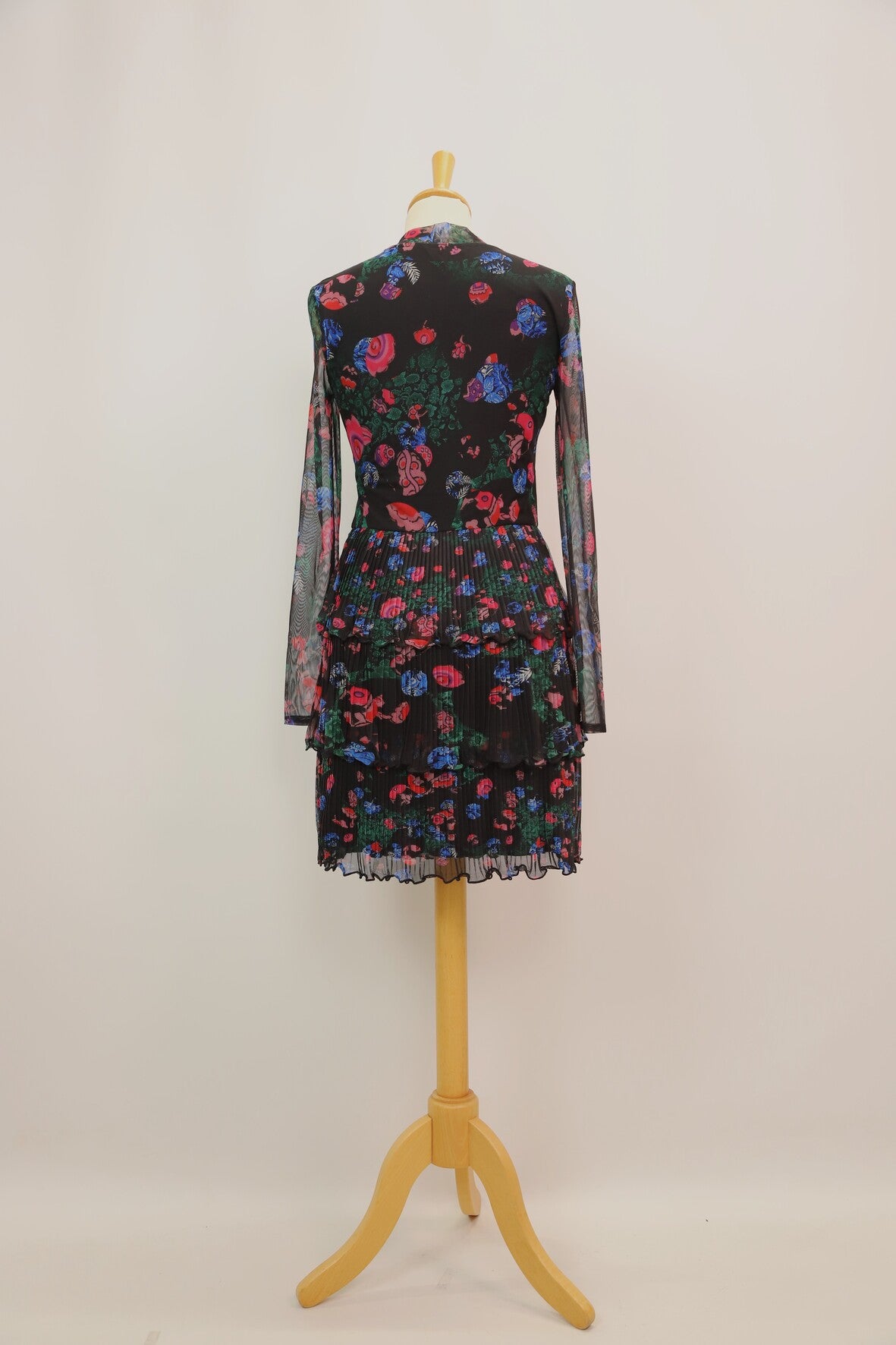 Robe manche longue femme taille M de marque Desigual Robe manche longue femme taille M de marque Desigual