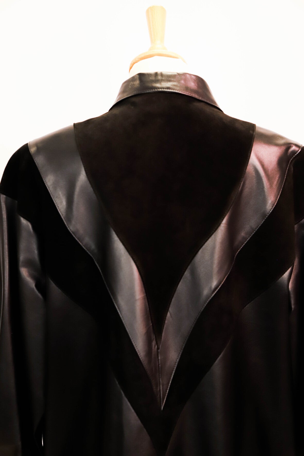 Veste noire en cuir et daim  Pelleteries Fourrures du Grand Noir Taille M - PEPITE !