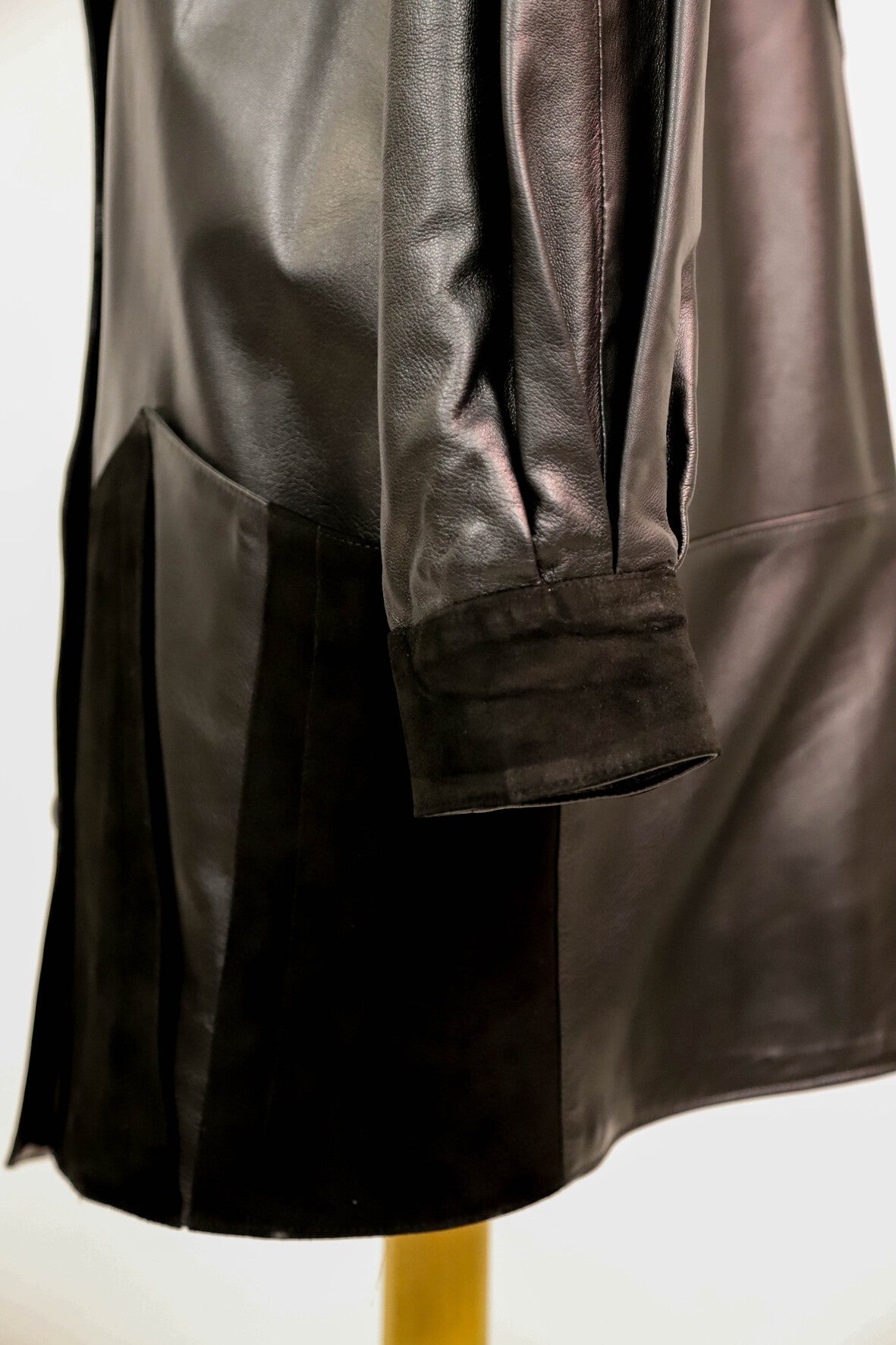 Veste noire en cuir et daim  Pelleteries Fourrures du Grand Noir Taille M - PEPITE !